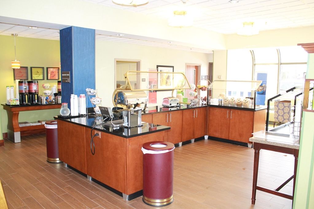 Hampton Inn Tulsa/Броукън Ароу Ресторант снимка